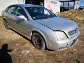 Opel Vectra dalimis. Automobilis ardomas