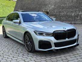 BMW 750, 4.4 l., sedanas