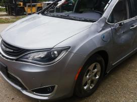 Chrysler Pacifica Hybrid limited run drive perkant naudotą autodetalę ir kei