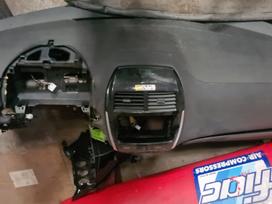 Citroen C4 Aircross Priekinio bamperio ir dešinės pusės priekinio žibinto neturime