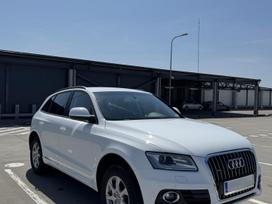 Audi Q5, 2.0 l., off-road / crossover