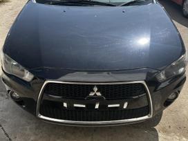 Mitsubishi Outlander for parts. Ką tik gautas automobilis variklis dirba labai tvarki