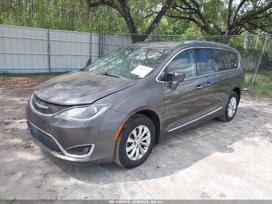 Chrysler Pacifica dalimis