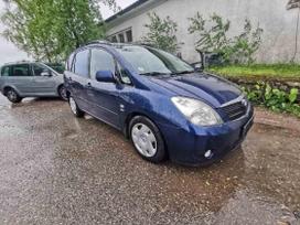 Toyota Corolla Verso dalimis. Automobilis