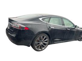 Tesla Model S dalimis. Apie mus prekiaujame tik originaliomis automobilių deta