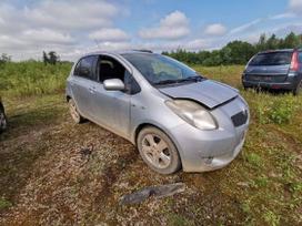 Toyota Yaris по частям. Automobilis ardomas dalimis запасные части автомобил