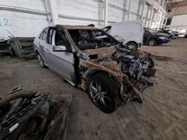 Mercedes-Benz E klasė dalimis. Automobilis ardomas dalimis запасные части автомобиля