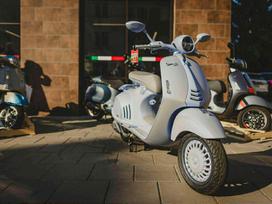 Piaggio Vespa, scooters / mopeds