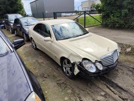 Mercedes-Benz E200 dalimis