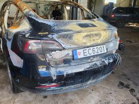 Tesla Model 3 по частям