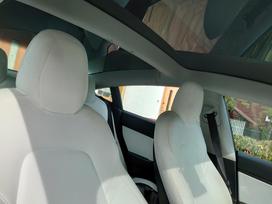 Tesla Model 3, Седан