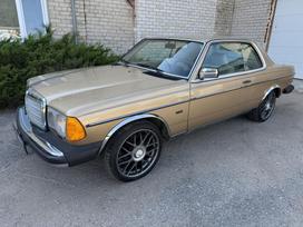 Mercedes-Benz W123, 3.0 l., Седан