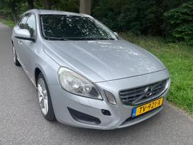 Volvo V60 for parts. Visos dalys yra vreiciu dėžė gera