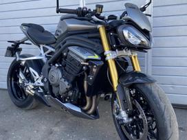 Triumph Speed Triple 1200cc, ielas motocikls