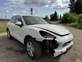 Porsche Cayenne for parts. Varikli dar galima išmeginti europa burmeister duru