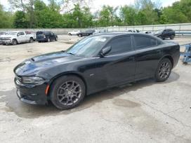Dodge Charger Oda juodos lubos