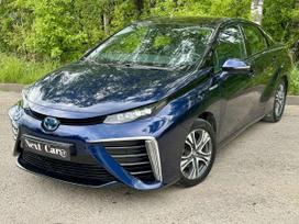 Toyota Mirai, Седан