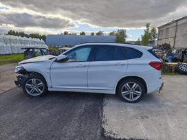 BMW X1 Ardyme turime keletą tokio modelio automobilių skirtingų spalvų
