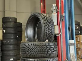 Bridgestone BLIZZAK LM005 | 98% 2022, зимние 235/35 R20