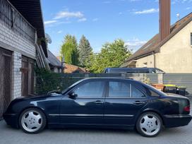 Mercedes-Benz E320, 3.2 l., saloon / sedan