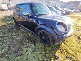 Mini One по частям. Automobilis ardomas dalimis запасные части автомобил