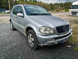 Mercedes-Benz ML270 Utena bet dalis visur vezame detali vysylaju