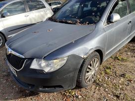 Skoda Superb dalimis