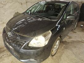 Toyota Verso Turime benzininius ir dyzelinius modelius xenon žibintai