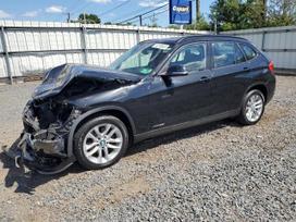 BMW X1 Spalva 475 black sapphire metallic variklis n20b20a