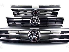 Volkswagen Tiguan, oem, Originalios geros būklės centrinės bamperio grotelės turime iva