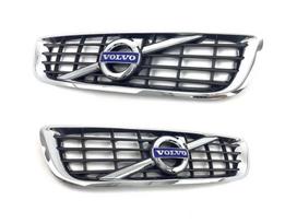 Volvo V50, V50/S40, V50 s40 komplektines centrinės bamperio grotelės komplekte su