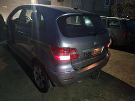 Mercedes-Benz B200