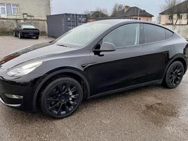 Tesla Model Y, 82 kWh, hatchback
