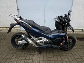 Honda Forza, motoroleriai / mopedai