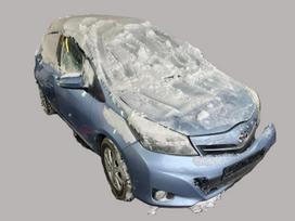 Toyota Yaris variklis spalva 8s7 dėžė turime daug įvairi