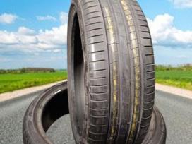 Pirelli P ZERO PZ4, летние 225/40 R20