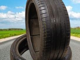 Pirelli P ZERO PZ4, летние 275/35 R22