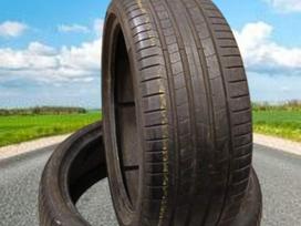 Pirelli P ZERO PZ4, summer 275/35 R22