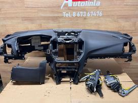 Subaru Impreza panelė, oro pagalvės, saugos diržai