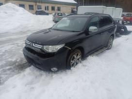 Mitsubishi Outlander for parts. Engine code 4n14 gearbox code cvt paint code x
