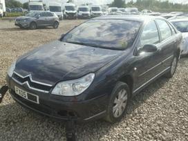 Citroen C5 dalimis. Turime ivairiu prancuzisku automobiliu modeliu ivairiu v