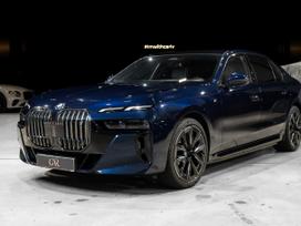 BMW i7, sedanas