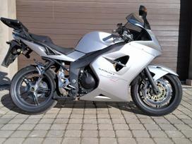 Triumph Sprint 1050cc, touring / sport touring / туристические