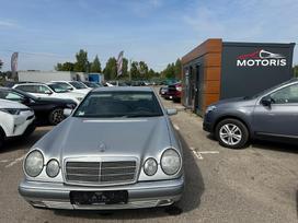 Mercedes-Benz E200, 2.0 l., Седан