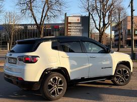 Jeep Compass, 1.3 l., off-road / crossover