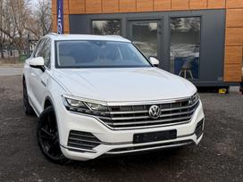 Volkswagen Touareg, 3.0 l., Внедорожник / Кроссовер