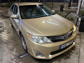 Toyota Camry, 2.5 l., saloon / sedan