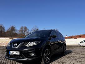 Nissan X-Trail, 1.6 l., off-road / crossover