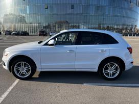 Audi Q5, 2.0 l., off-road / crossover