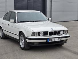 BMW 525, 2.5 l., saloon / sedan